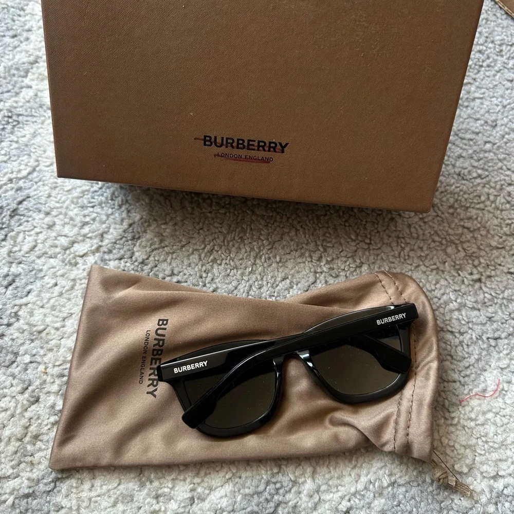 Burberry sunglasses kids or xs